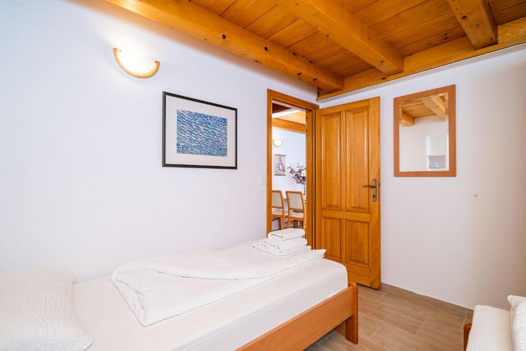 Posteľ alebo postele v izbe v ubytovaní Apartment Ribambit