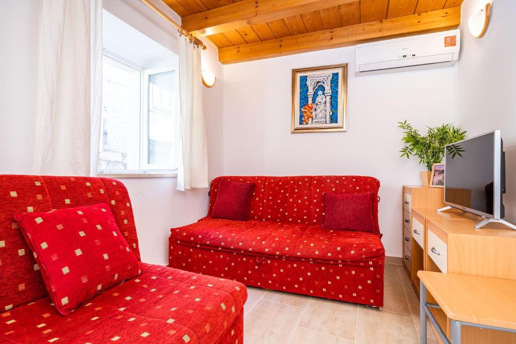 Televízia a/alebo spoločenská miestnosť v ubytovaní Apartment Ribambit