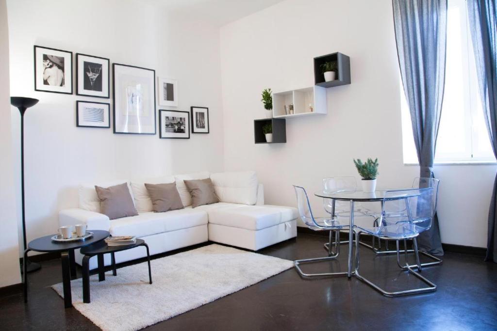 Posedenie v ubytovaní Navona Design Apartment Casa e Appartamento per Vacanze