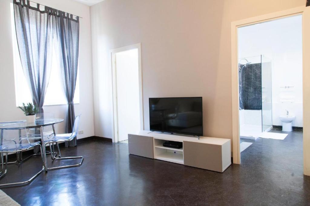Televízia a/alebo spoločenská miestnosť v ubytovaní Navona Design Apartment Casa e Appartamento per Vacanze