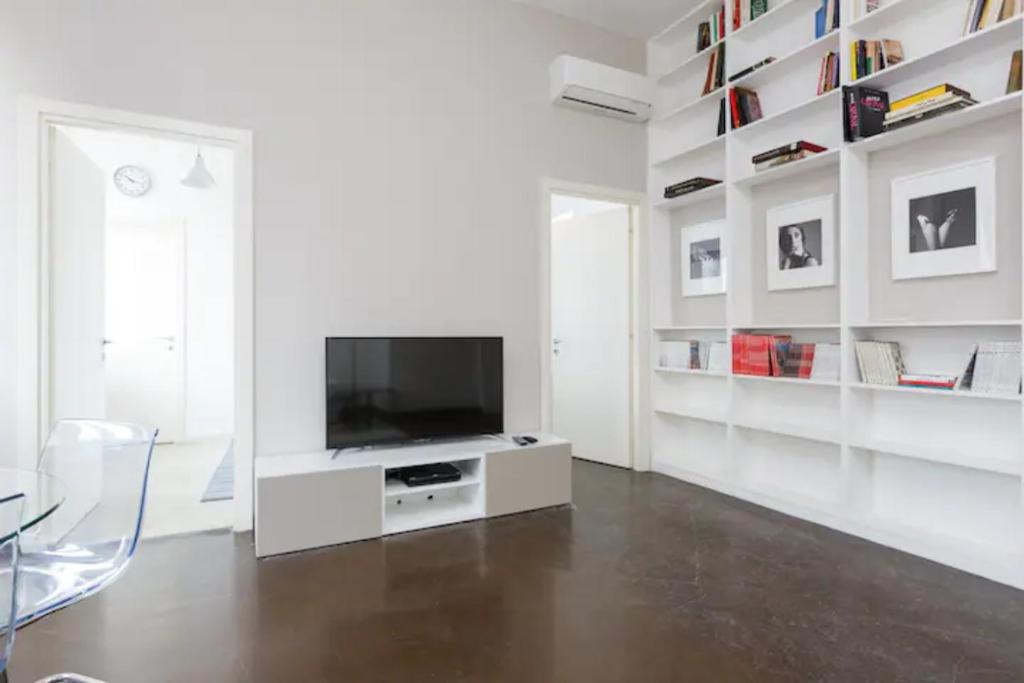 Televízia a/alebo spoločenská miestnosť v ubytovaní Navona Design Apartment Casa e Appartamento per Vacanze