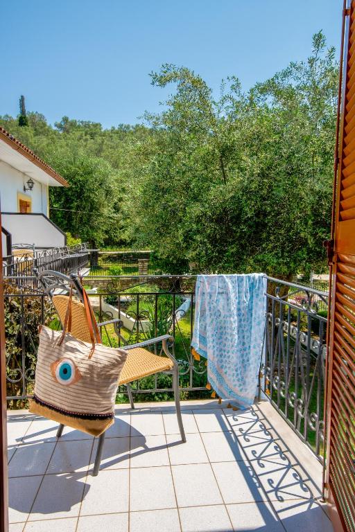 Balkón nebo terasa v ubytování LIvadi Studios with Pool