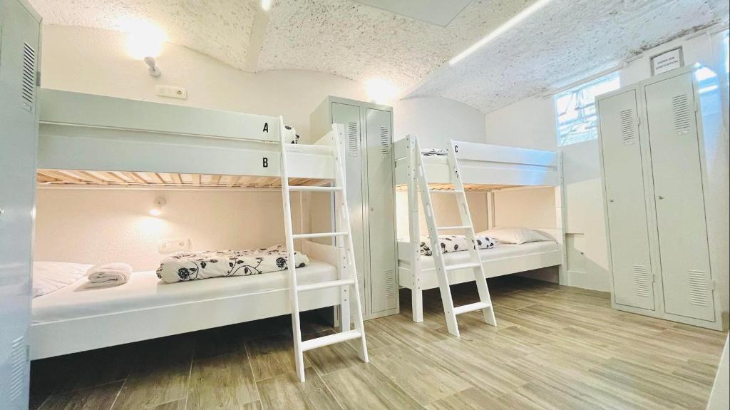 Postel nebo postele na pokoji v ubytování Lina Rooms Hostel