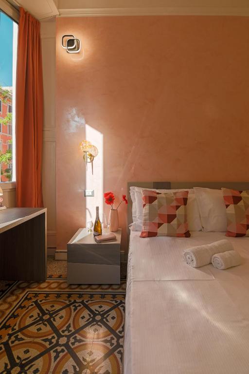 Postel nebo postele na pokoji v ubytování Erreggi Luxury Rooms