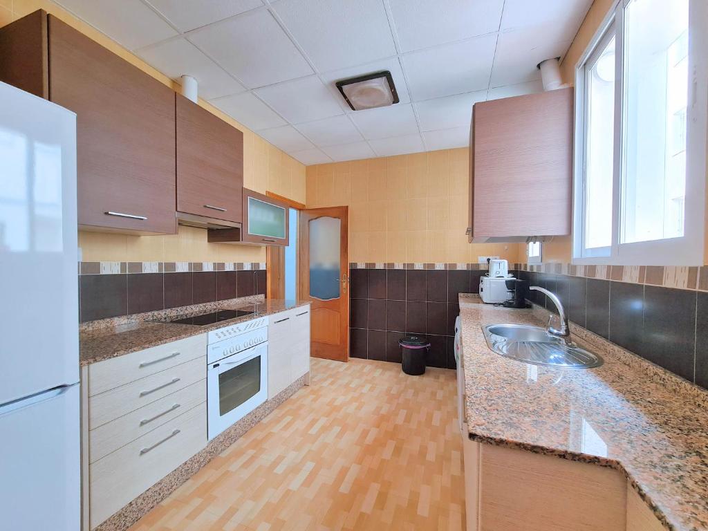 Kuchyň nebo kuchyňský kout v ubytování Apartamento grande en Centro de Cartagena Real - Arena