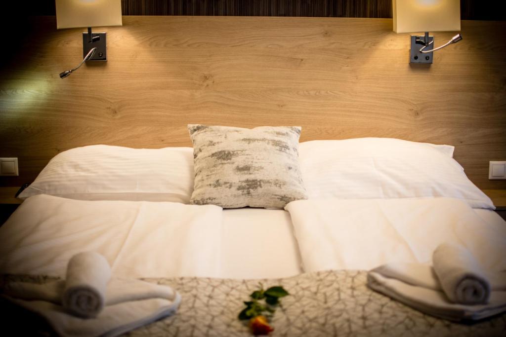 Postel nebo postele na pokoji v ubytování Easy Suites Hévíz