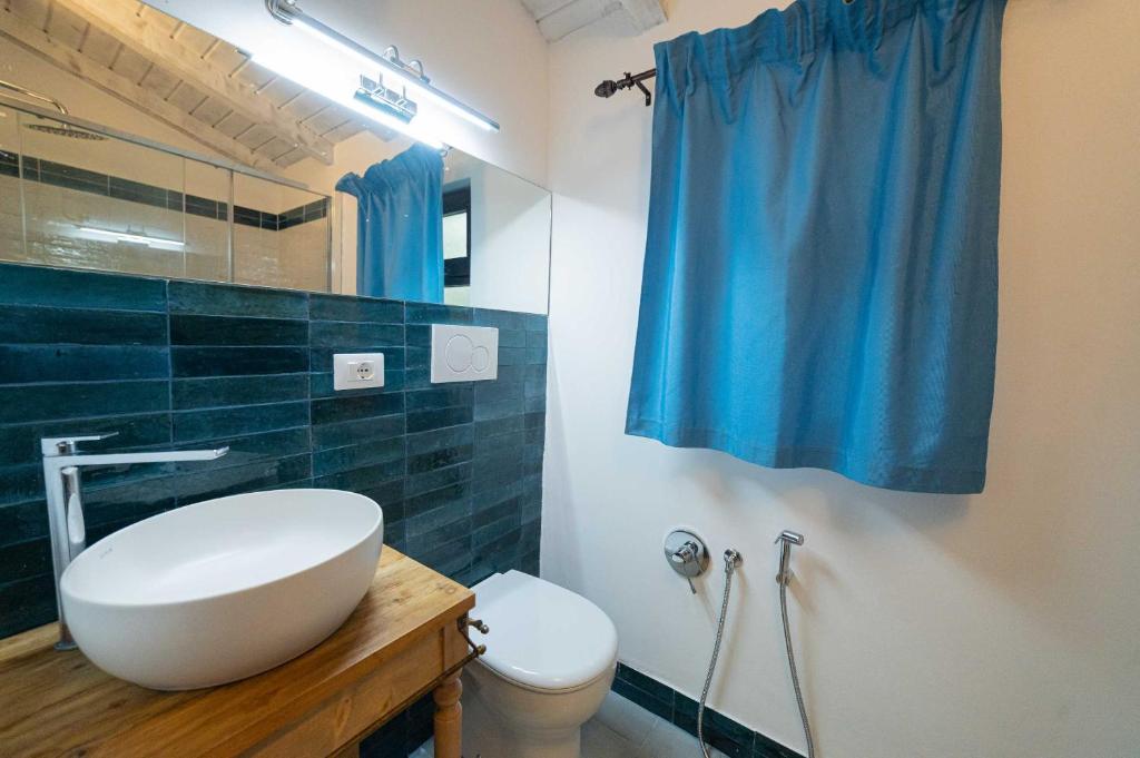 A bathroom at Etna Botanic Garden