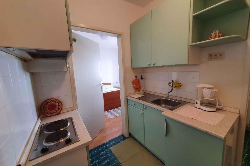 Kuchyň nebo kuchyňský kout v ubytování Apartments in Porec/Istrien 40404