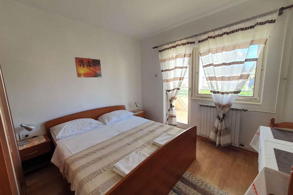 Postel nebo postele na pokoji v ubytování Apartments in Porec/Istrien 40404