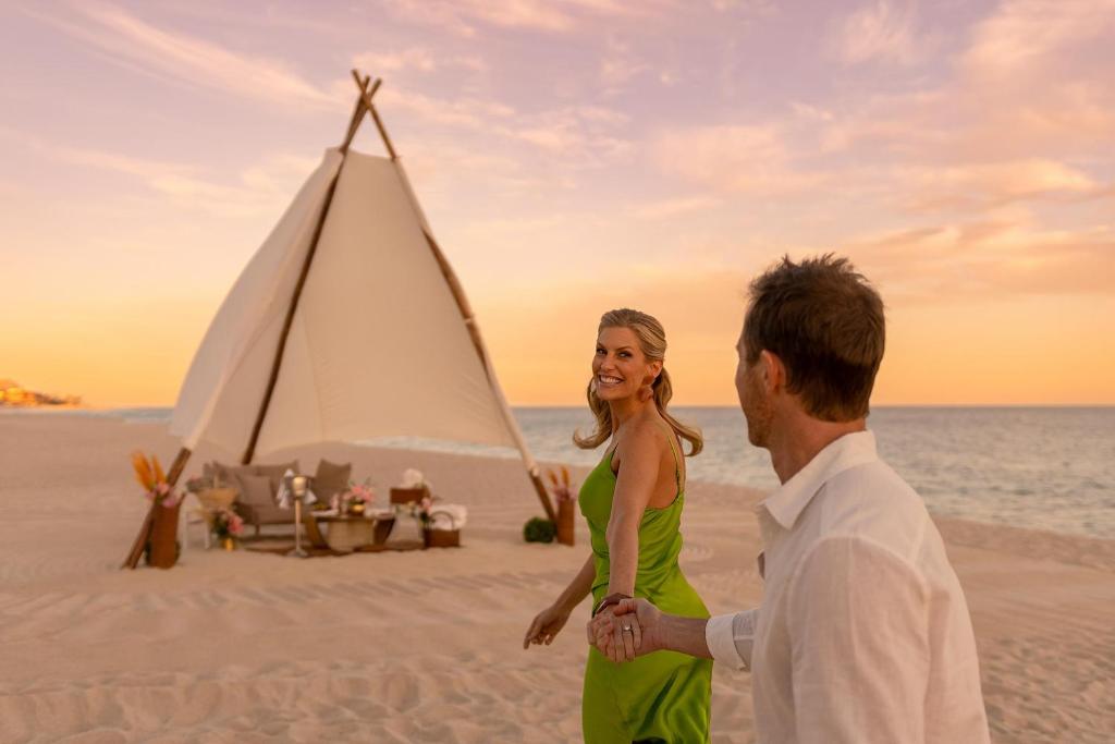Best luxury hotels in Los Cabos 359586367