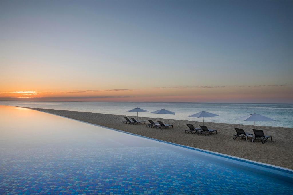 Best luxury hotels in Los Cabos 359586370