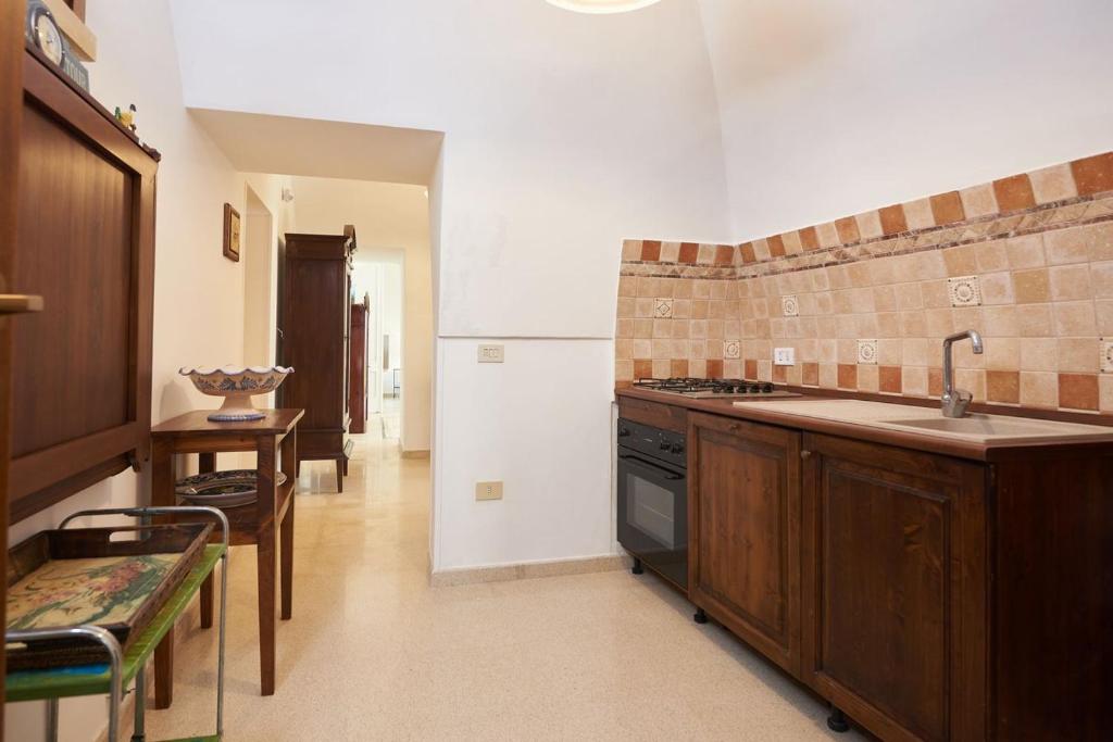 Kuchnia lub aneks kuchenny w obiekcie Villa Pompea al piano terra - Apulia Home