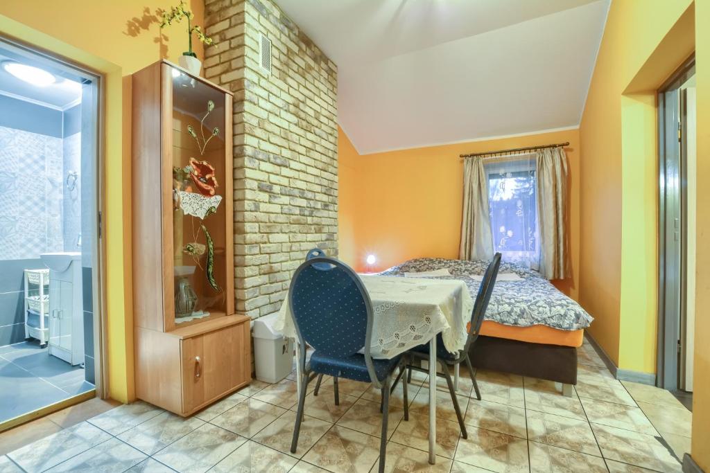 Fotografie z fotogalerie ubytování Zajazd Karłów Restauracja & Pokoje Gościnne v destinaci Karłów