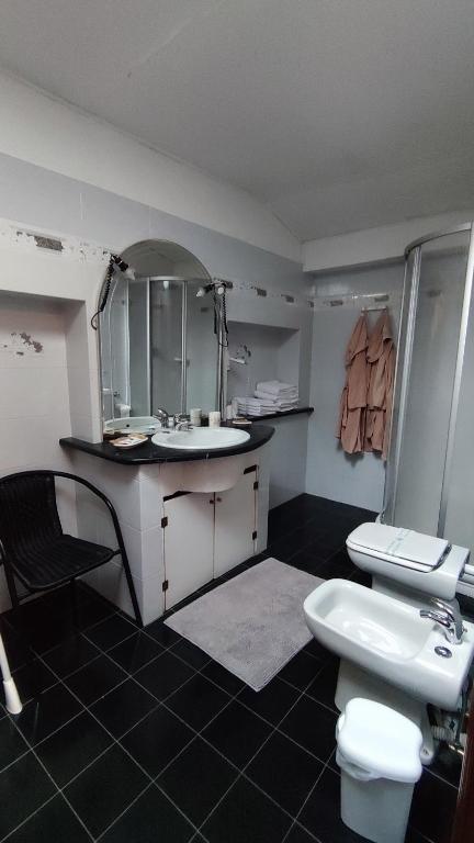 Koupelna v ubytování Hotel Emiliana