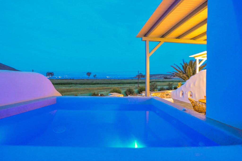 Bazén v ubytování Anemones Studios & Suites - Onar Hotels Collection nebo v jeho okolí