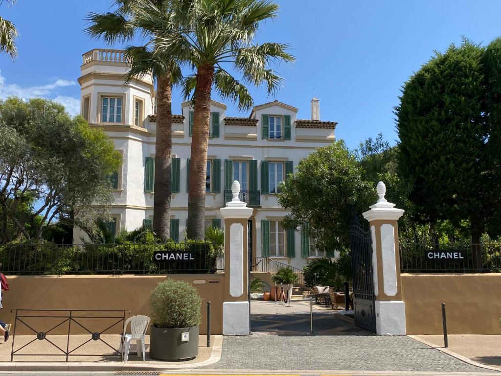 Saint Tropez Spacieux Appartement La Florida, Saint-Tropez – Updated 2023  Prices