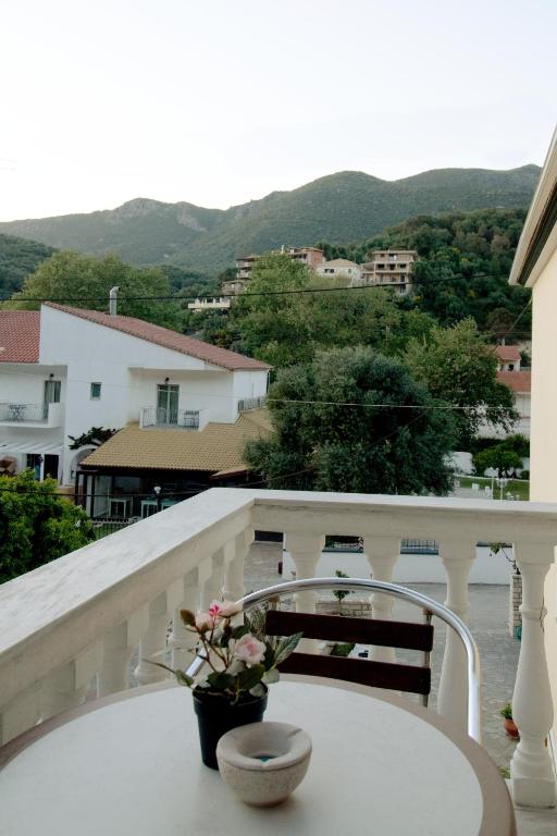 Nespecifikovaný výhled na hory nebo výhled na hory při pohledu z aparthotelu