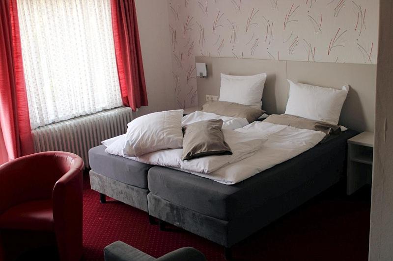 Postel nebo postele na pokoji v ubytování Hotel-Pension Waldhaus