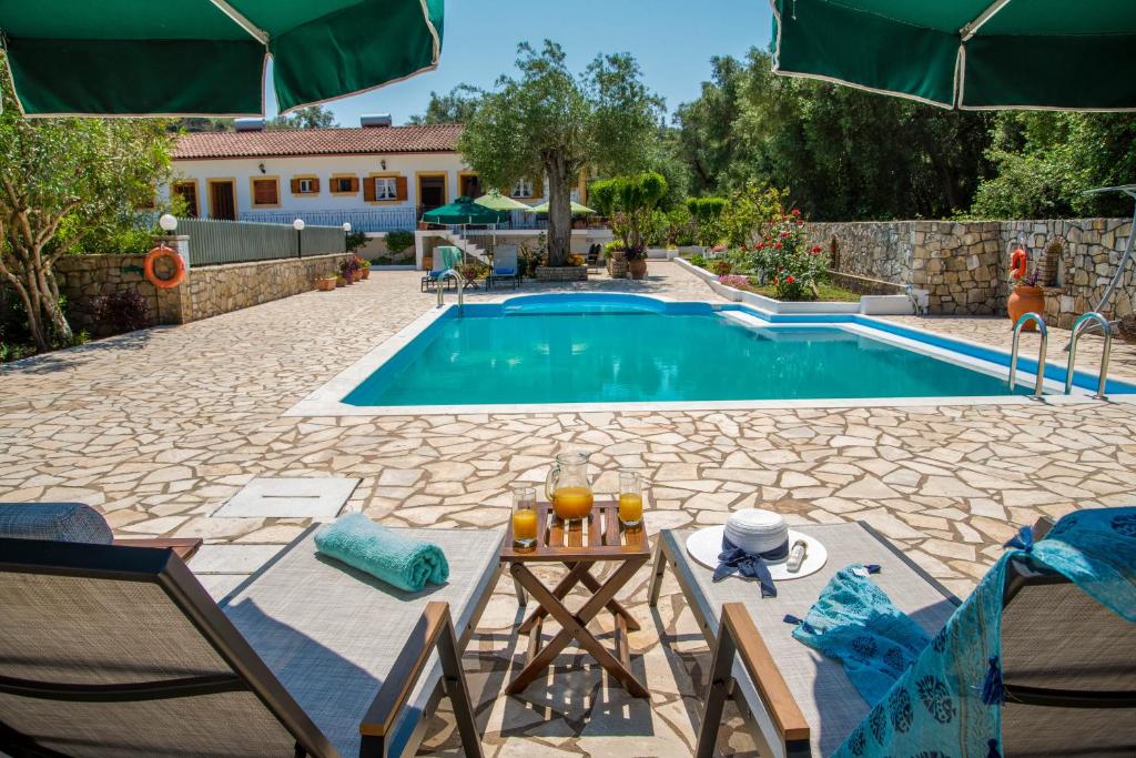 Bazén v ubytování LIvadi Studios with Pool nebo v jeho okolí