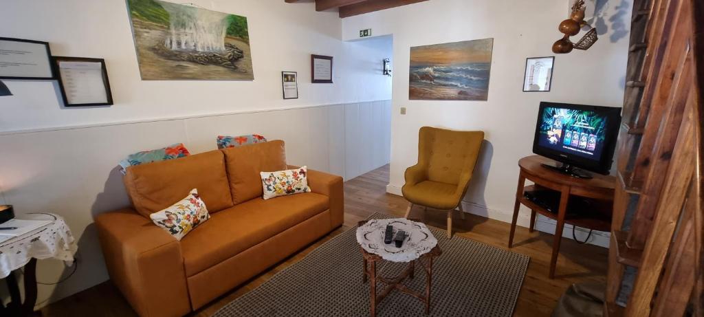 TV a/nebo společenská místnost v ubytování Casa do Sossego