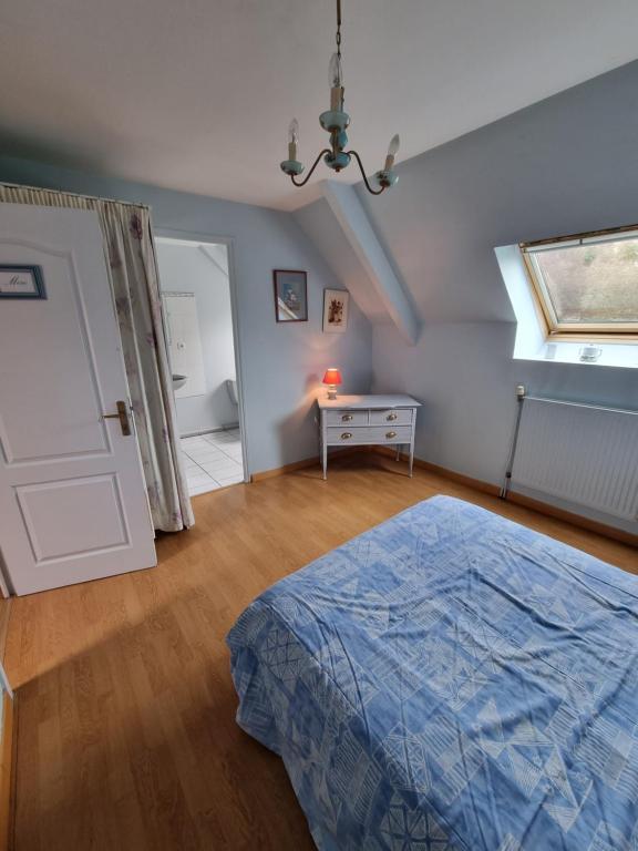 Postel nebo postele na pokoji v ubytování Chambre Miro - Closeries du Golfe