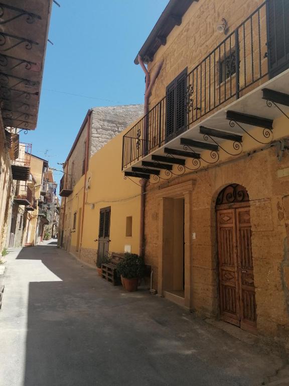 The surrounding neighborhood or a neighborhood close to Az apartmant