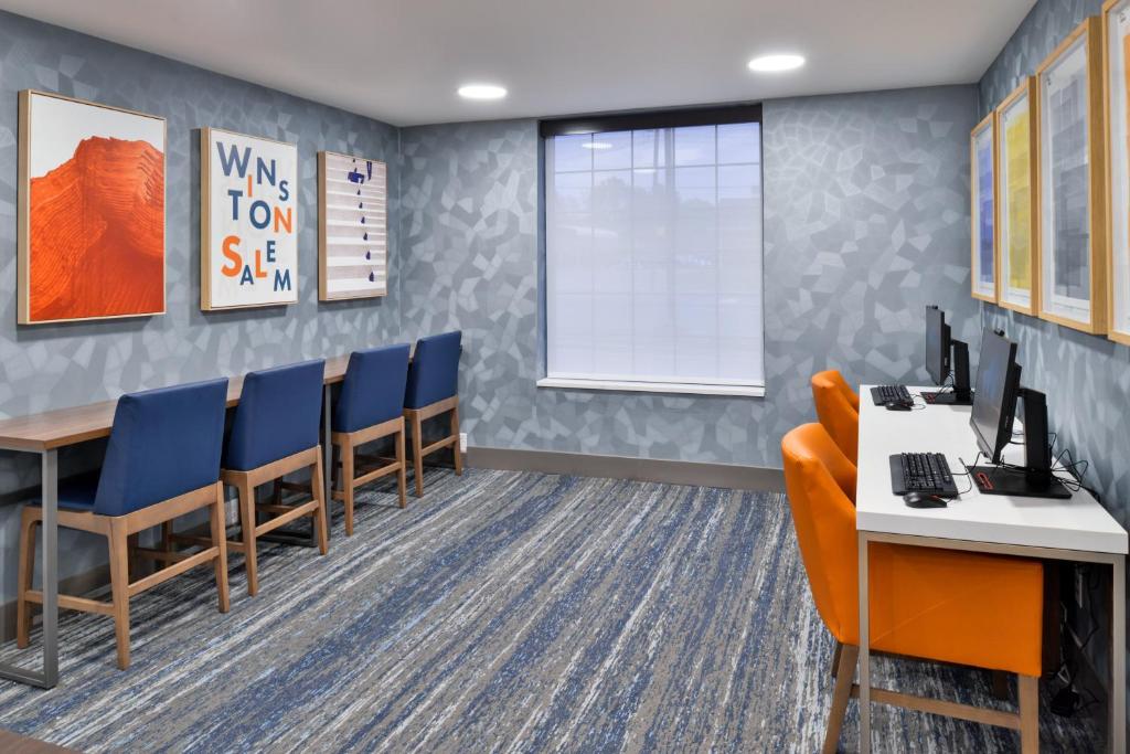 Holiday Inn Express Winston-Salem Medical Ctr Area photo