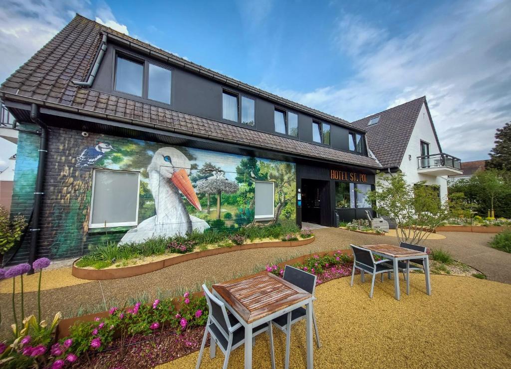 a restaurant with a mural on the side of the building at Hotel Auberge St. Pol in Knokke-Heist