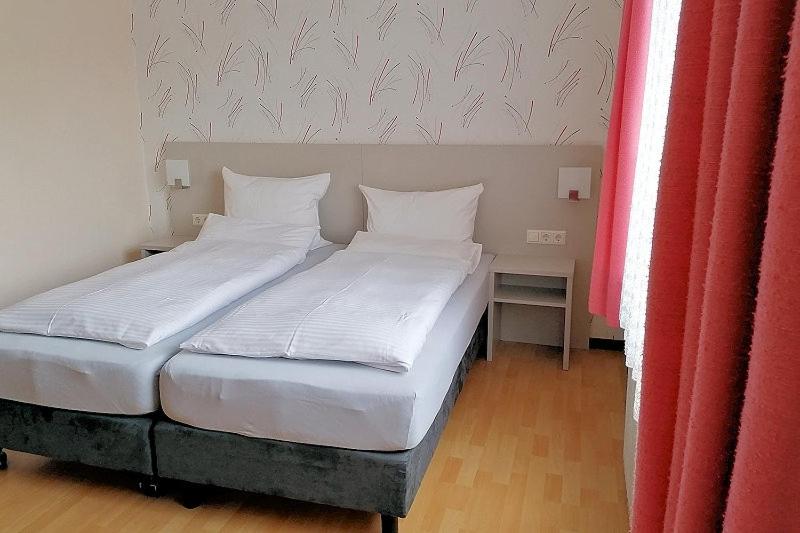 Postel nebo postele na pokoji v ubytování Hotel-Pension Waldhaus
