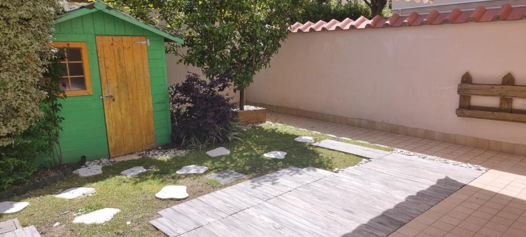 Vonkajšia záhrada v ubytovaní PIANO TERRA CON GIARDINO VICINO AL MARE