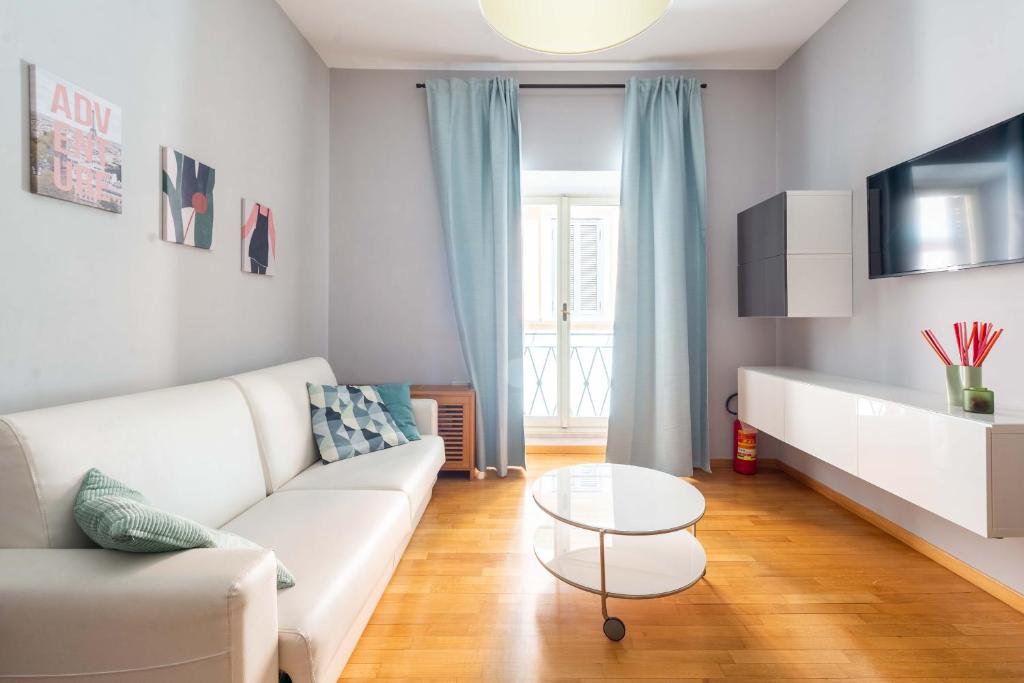 Telewizja i/lub zestaw kina domowego w obiekcie ELICAL Luxury Apartments