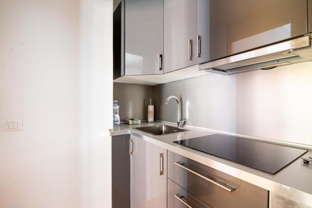 Kuchnia lub aneks kuchenny w obiekcie ELICAL Luxury Apartments