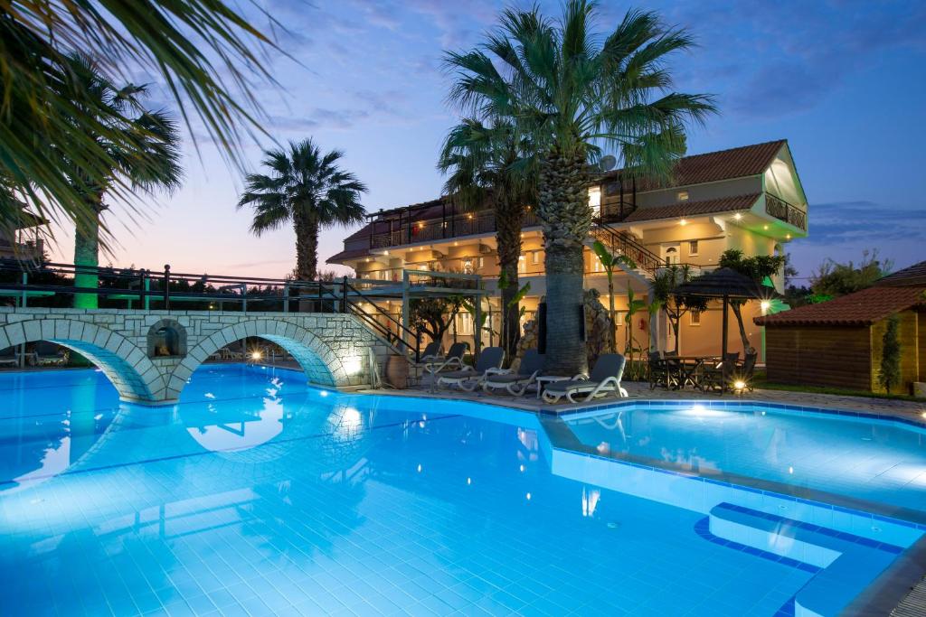 Bazén v ubytování Villa Elia Resort nebo v jeho okolí