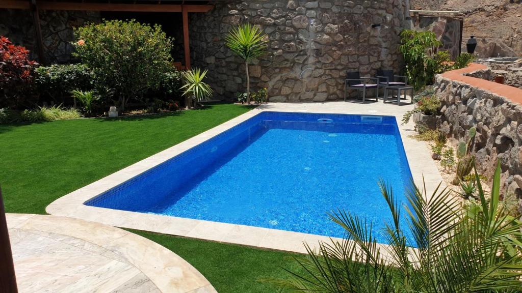 Basen w obiekcie Villa Luxe Tauro Mogan lub w pobliżu