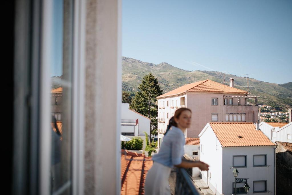 Uma vista geral da montanha ou uma vista da montanha a partir do hotel