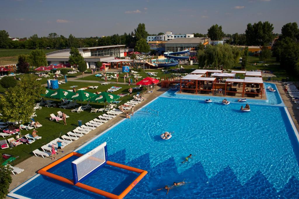 Bazén v ubytování Hotel Senec Aqua Resort - Family friendly nebo v jeho okolí