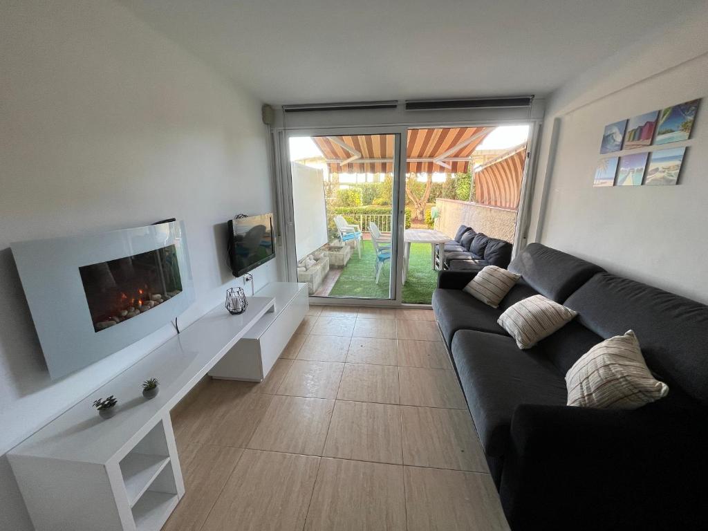 Televízia a/alebo spoločenská miestnosť v ubytovaní Platja d'Aro - Apartamento en primera línea de mar con parking