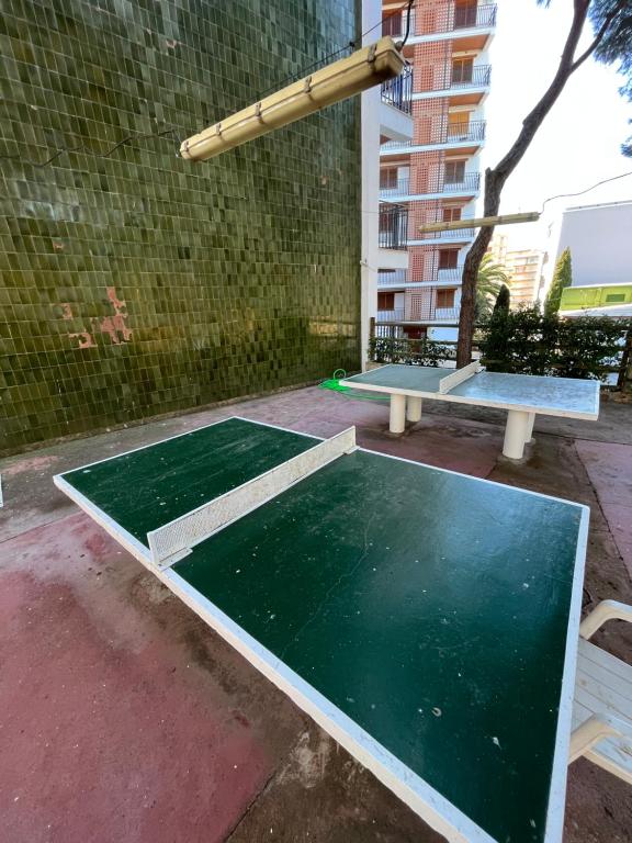Stolný tenis v ubytovaní Platja d'Aro - Apartamento en primera línea de mar con parking alebo v jeho okolí