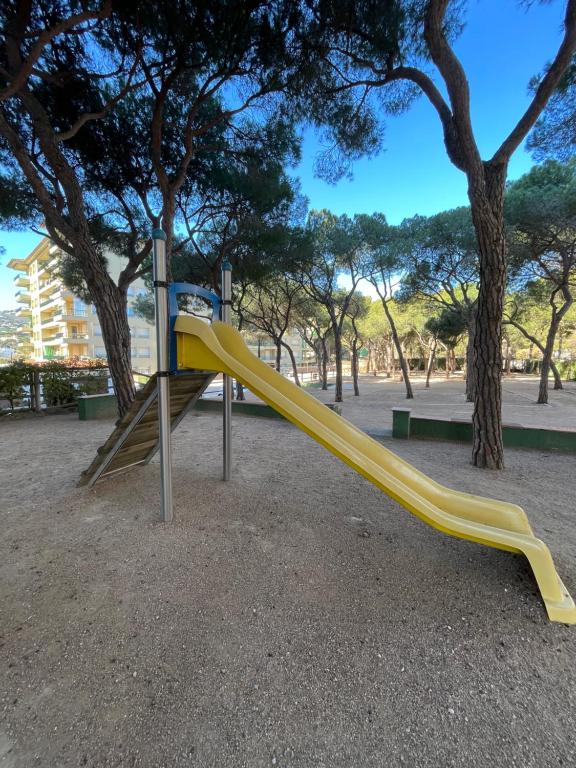 Detský kútik v ubytovaní Platja d'Aro - Apartamento en primera línea de mar con parking