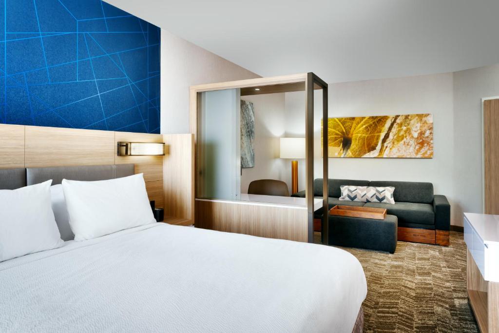 Postel nebo postele na pokoji v ubytování SpringHill Suites by Marriott Cottonwood