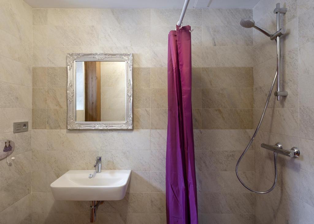 A bathroom at Paloma