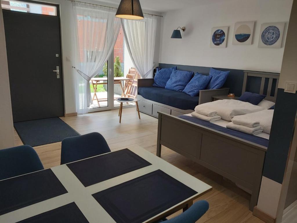 Posteľ alebo postele v izbe v ubytovaní Apartament Niebieski z tarasem