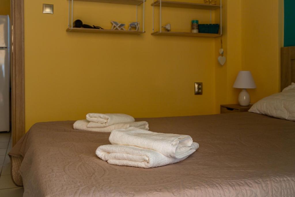Postel nebo postele na pokoji v ubytování Apartment in Skala Fourkas