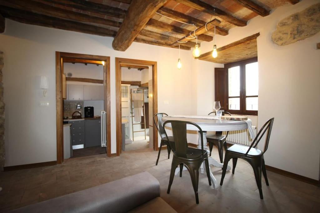 A kitchen or kitchenette at casa vacanze Castiglione - 4 posti letto