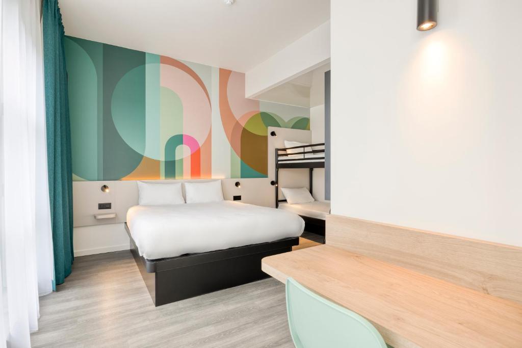 Postel nebo postele na pokoji v ubytování B&B HOTEL Hasselt