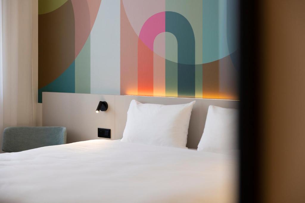 Postel nebo postele na pokoji v ubytování B&B HOTEL Hasselt