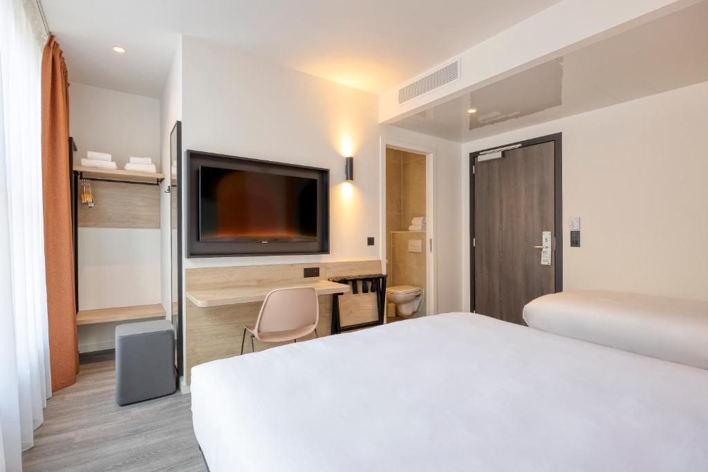 Postel nebo postele na pokoji v ubytování B&B HOTEL Hasselt