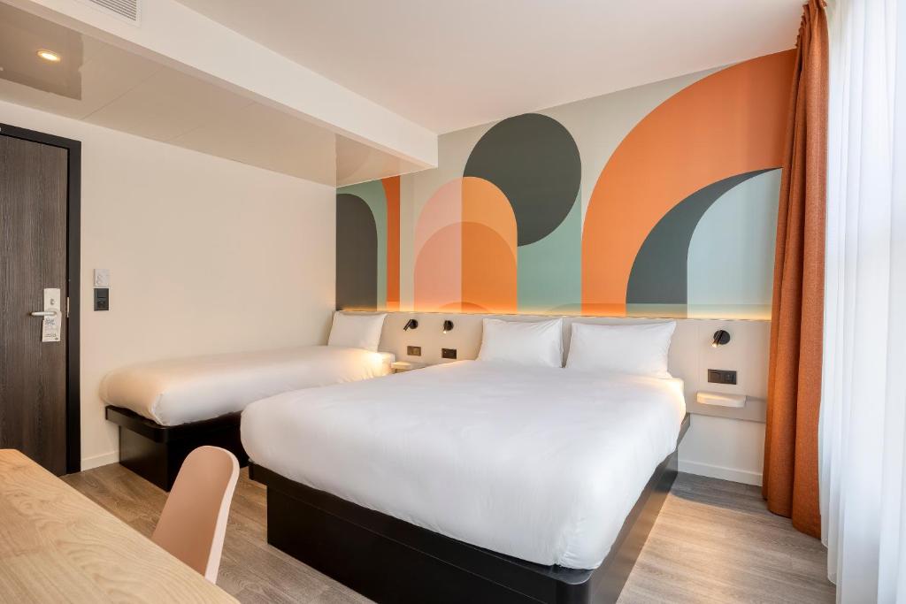 Postel nebo postele na pokoji v ubytování B&B HOTEL Hasselt