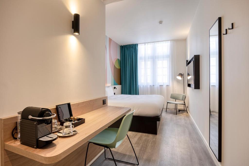 Postel nebo postele na pokoji v ubytování B&B HOTEL Hasselt