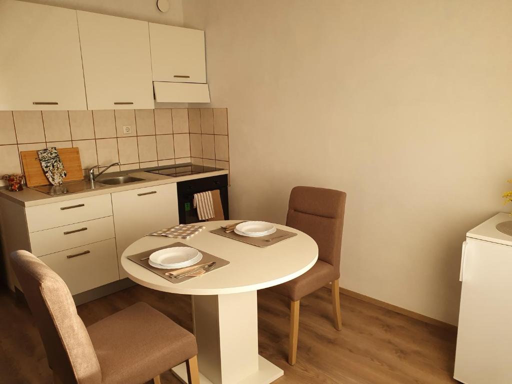Kuchyňa alebo kuchynka v ubytovaní Private Accommodation Kanegra
